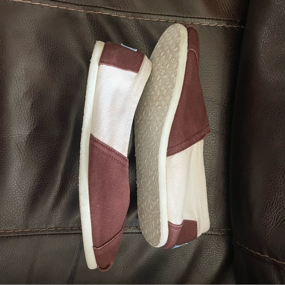 TOMS Women's Maroon Canvas Flats - Picture 4 of 5
